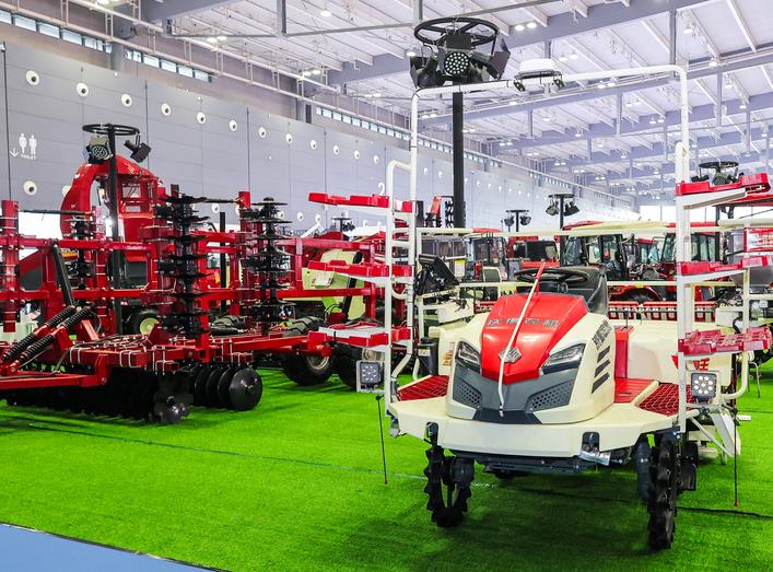 靜態(tài)展示＋動(dòng)態(tài)演示：2026年江西“百萬(wàn)農(nóng)機(jī)鬧春耕”活動(dòng)在余干舉辦